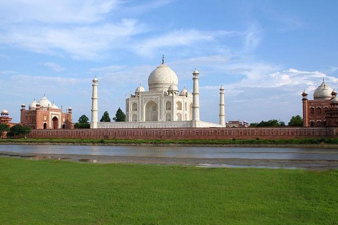 1-Day Trip to Taj Mahal, Agra from Bangalore with Both Side Commercial Flights - Taj Mahal Timing, Entry Included, and the Rickshaw Moment