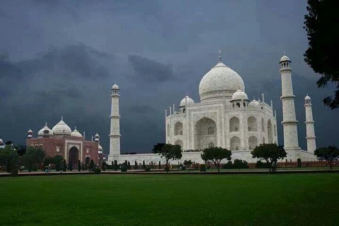 1-Day Trip to Taj Mahal, Agra from Bangalore with Both Side Commercial Flights - A 4am Start for Two World Icons: Taj Mahal and Agra Fort