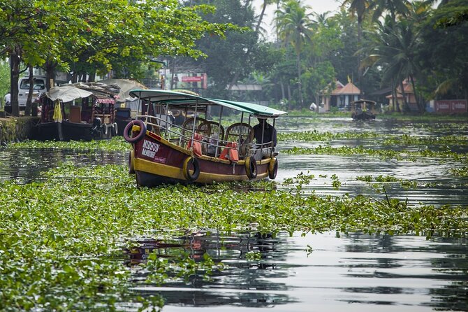 5 Days Kerala Tour with Private Car Houseboat Munnar and Thekkady - A smart Kerala route: Kochi to Munnar, Thekkady, and Alleppey