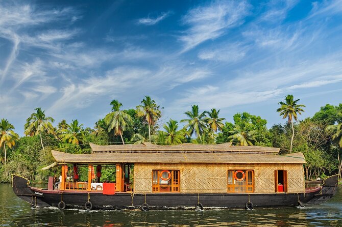 5 Days Kerala Tour with Private Car Houseboat Munnar and Thekkady - Day 3: Thekkady and Periyar Lake for wildlife time