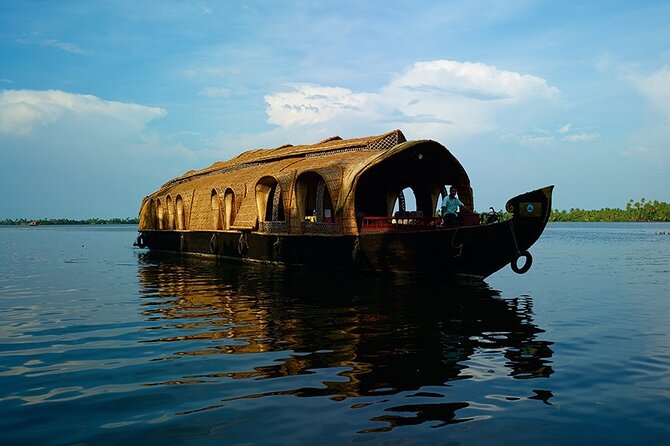 5 Days Luxury Kerala Tour with Houseboat Experience - Key highlights you’ll feel right away