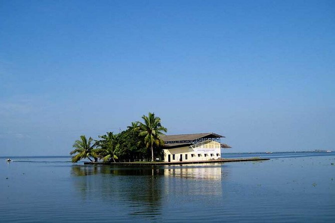 8 Days Kerala Private Tour (3 Star) with Munnar, Houseboat & Cab- Iris Holidays - Your chauffeur and the 1050 km reality check