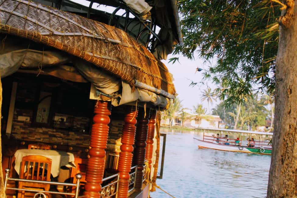 Alleppey / Alappuzha Houseboat Day Cruise with Lunch: Cochin - The Scenic Drive to Alleppey: A Day Trip That Moves at the Right Pace