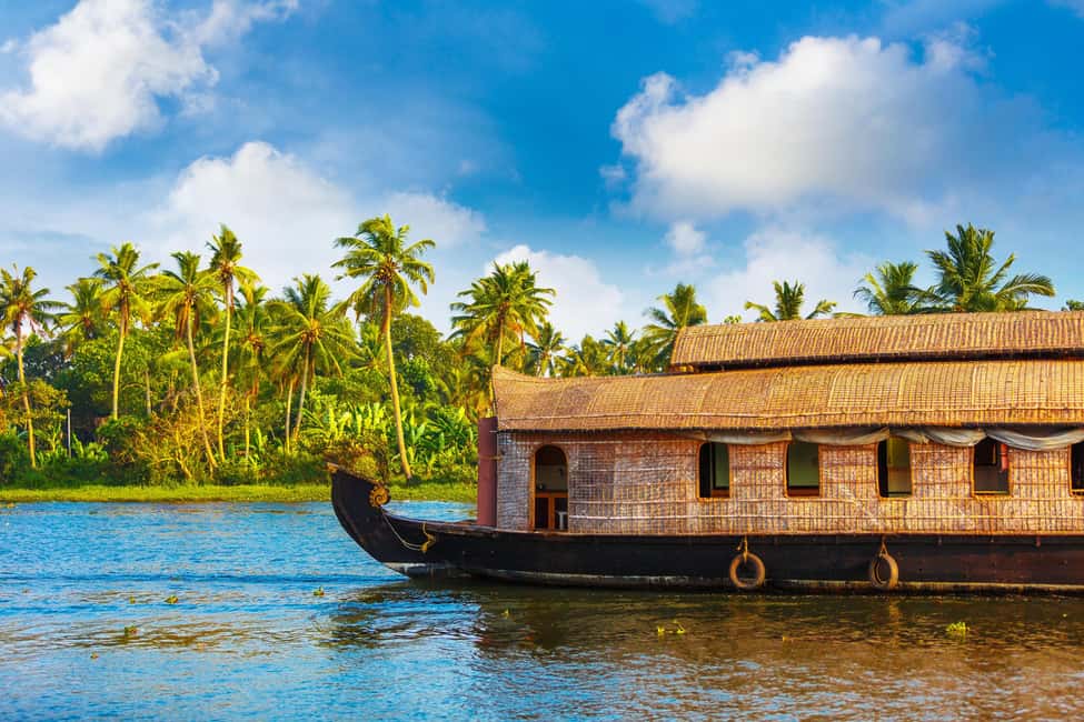 Alleppey / Alappuzha Houseboat Day Cruise with Lunch: Cochin - Board the Houseboat: Clean Comfort and Crew You’ll Actually Like