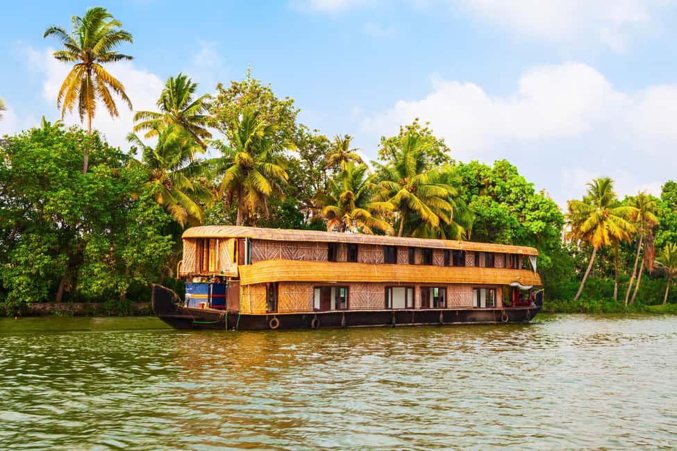 Alleppey / Alappuzha Houseboat Day Cruise with Lunch: Cochin - Alappuzha Arrival: Photo Stop, Visit, and the Setup for Your Boat Day