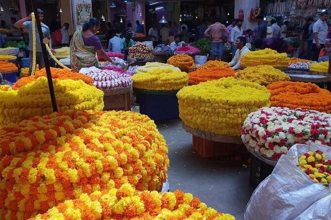 Bangalore : Evening Food Street Walk and Market Visit - KR Market at Night: Flowers, Crafts, and the Stories Behind It
