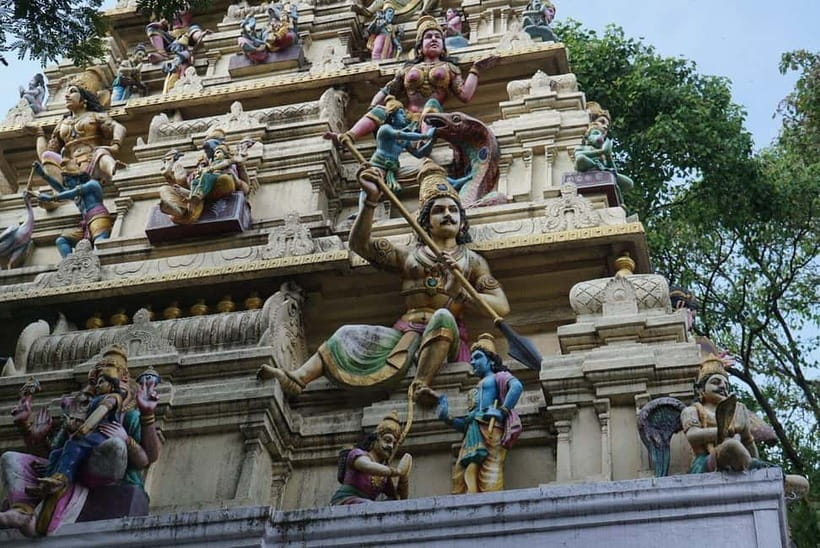 Bangalore: Palace, Temples, Fort & Markets Walking Tour - Bangalore Fort: the 16th-century backbone of the city