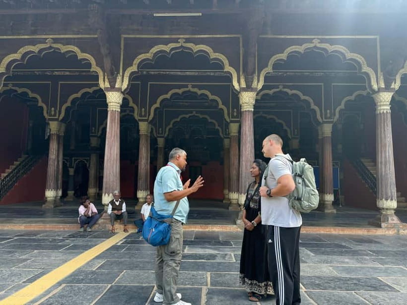 Bangalore: Palace, Temples, Fort & Markets Walking Tour - Vishnu temple prayers: 320 years of devotion in action