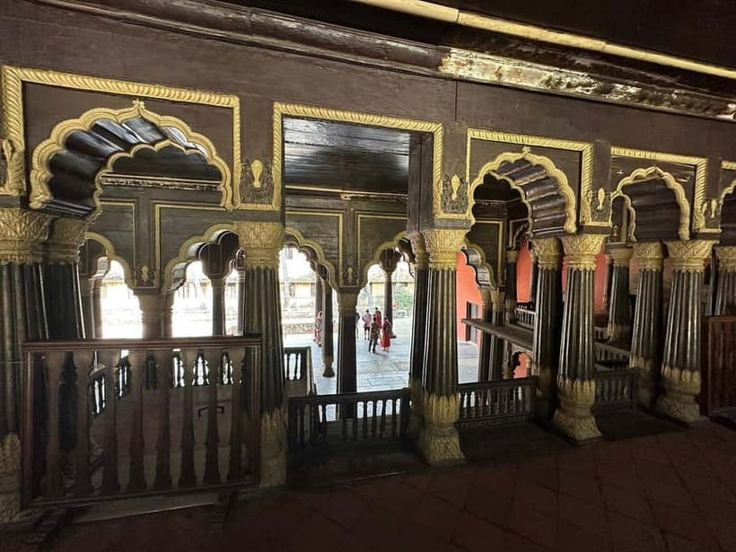 Bangalore: Palace, Temples, Fort & Markets Walking Tour - Tipu Sultan’s Summer Palace: teak wood and royal vibes
