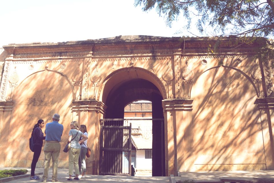Bangalore: Walking Tour of Fort, Palaces, and Market - The Fort stop: how Bengaluru’s story changes with each era