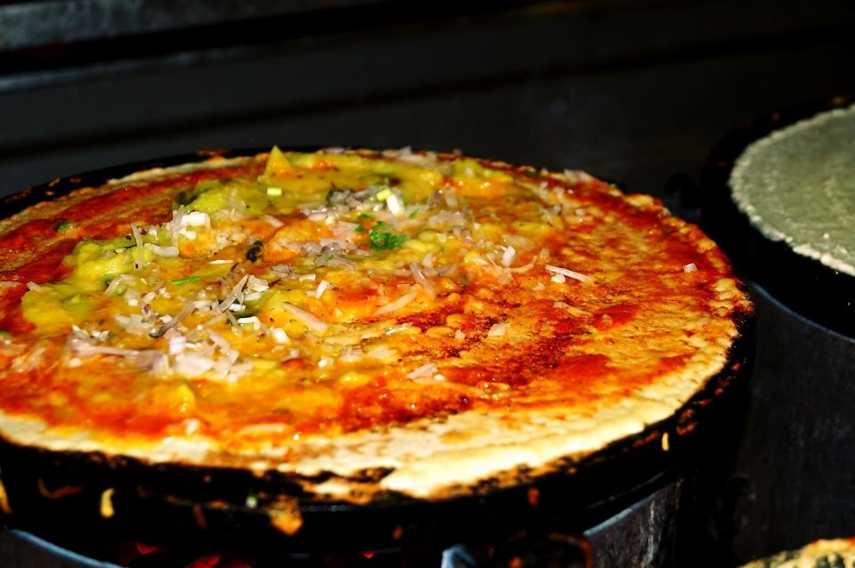 Banglore: Guided Street Food Crawl - What you’ll taste: chats, dosa-style comfort, sweets, and samosas