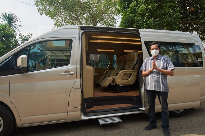 Bengaluru Kempegowda Airport (BLR) to Bengaluru Arrival Transfer - Pickup at Kempegowda Airport: name sign, luggage help, and clear timing