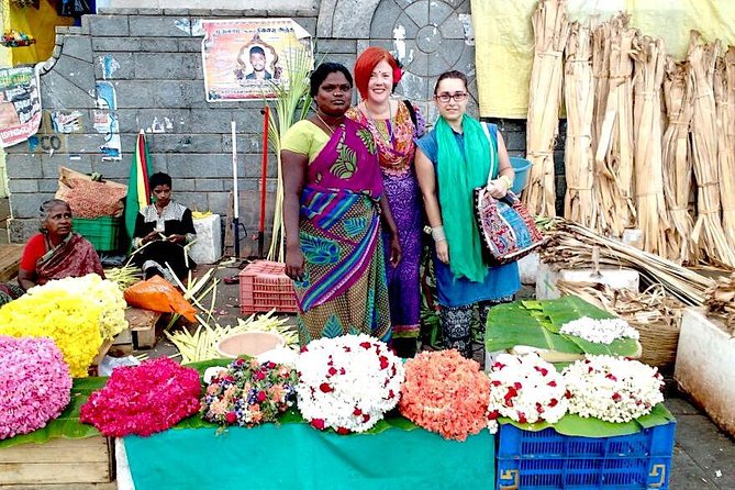 Big Fat Indian Wedding, shopping & bazaar walking tour in Chennai - Stop 1: Pondy Bazaar and the Wedding-Ready Bazaar Feel