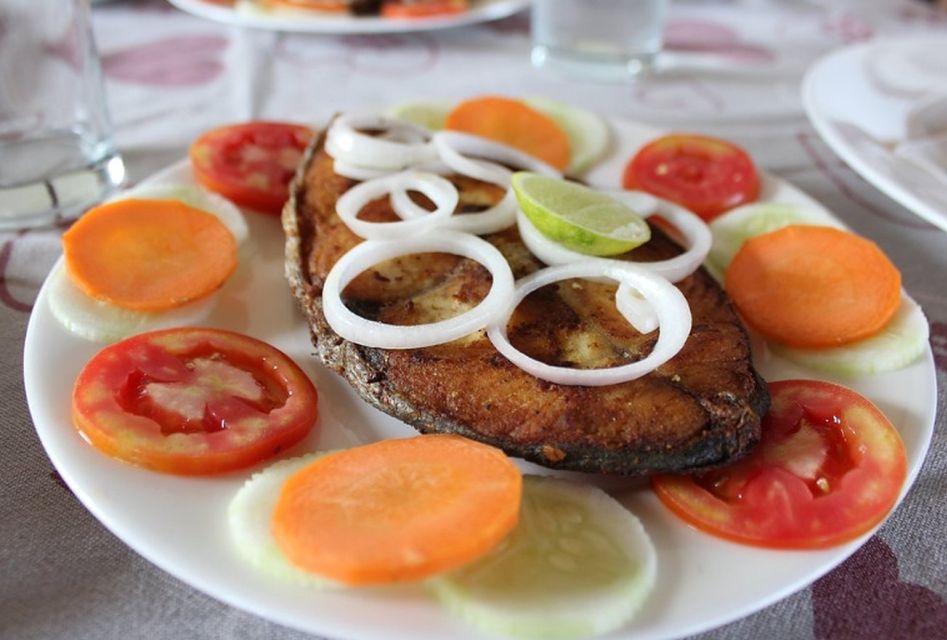 Cochin: Alleppey Backwater Private Day Cruise by Houseboat - Lunch on board: the Keralan meal that makes the day feel complete