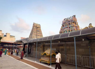 Explore Chennai City: Guided Walking Tour on Foot - Santhome Cathedral Basilica and St. Thomas’s tomb: Gothic meets the Bay
