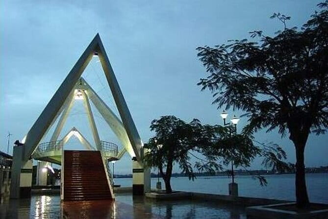 Fort Kochi Tour by Tuk Tuk for Cruise Passengers - Dutch Cemetery Road: the quiet shock of old European tombstones
