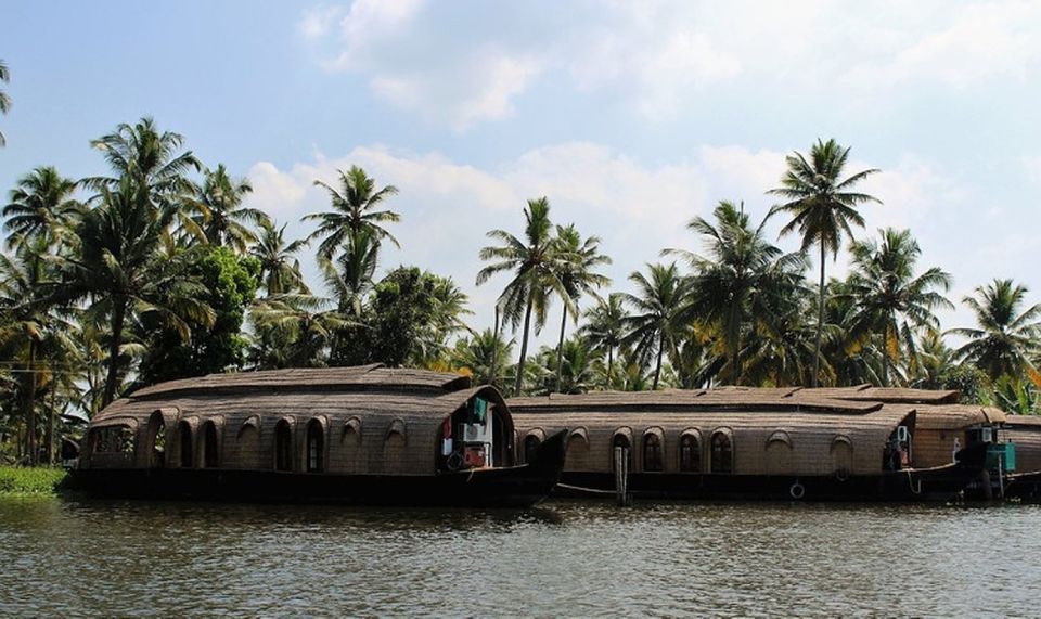 From Kochi: 2-Day 1-Night Alappuzha Private Houseboat Cruise - The on-board crew: attentive without hovering
