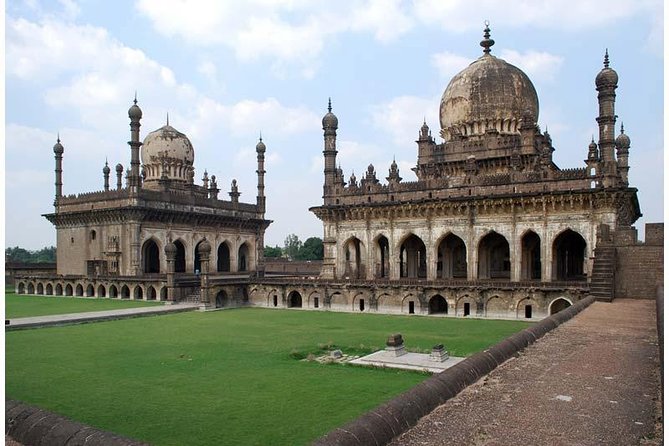 Full day guided tour of Hyderabad - Golconda Fort: acoustics, signalling, and royal architecture