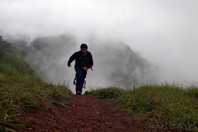 half day trekking - Route and effort: 8 km on mountain paths with a 1700 m view