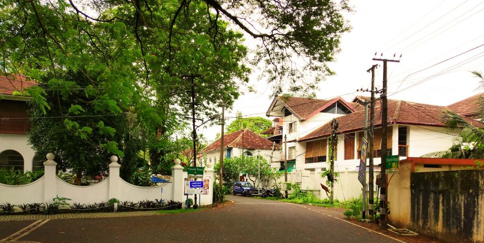 Highlights of Cochin: Group Tour from Cochin Port - St. Francis Church and Santa Cruz Basilica: Portuguese faith meets local life