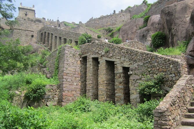 Hyderabad: A Private Full-Day Guided City Tour with Ethnic Lunch - Golconda Fort: medieval defenses and a satisfying ending