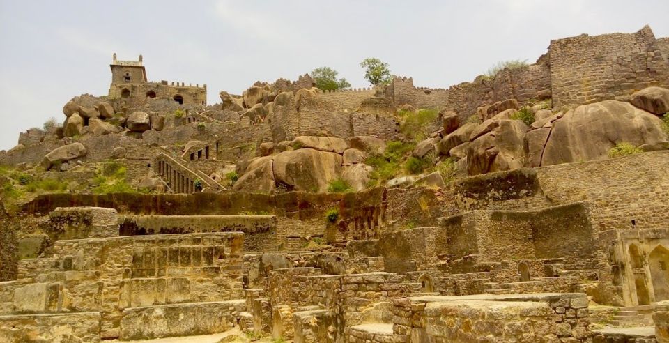 Hyderabad: Golconda Fort and Qutub Shahi Tombs Half-Day Tour - Golconda Fort: diamond legends and the Balahisar echo