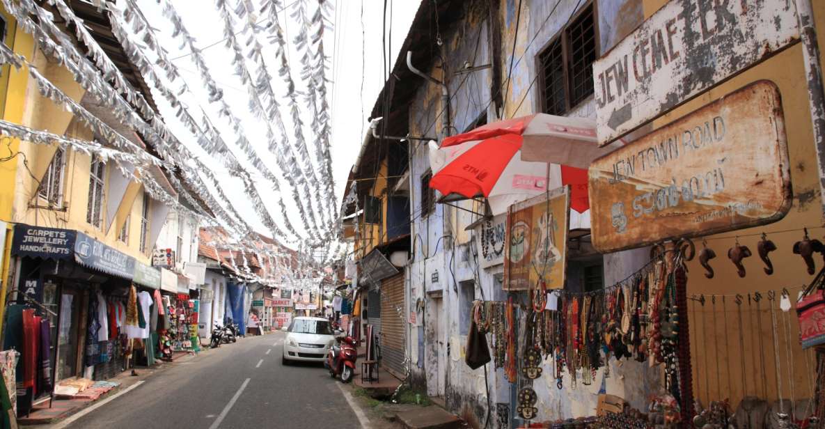 Kochi: Jewish Town Guided Walking Experience - St. George Orthodox Koonan Kurish and the Latin Church: a neighborhood with multiple faiths
