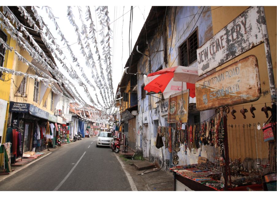 Kochi: Jewish Town Guided Walking Experience - Jew Town streets and the “shopping-with-meaning” problem