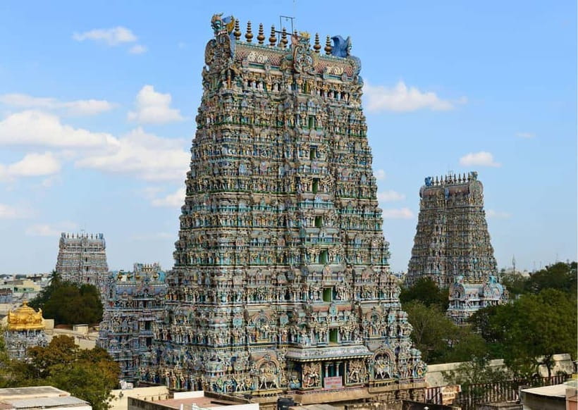 Madurai: Heritage & Cultural Trails Guided Walking Tour - Thirumalai Palace from outside: a classic mix of styles
