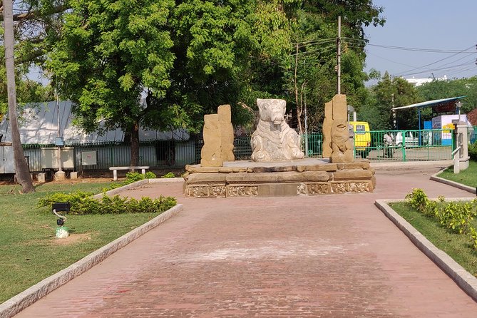 Mahabalipuram and Kanchipuram Day trip from Chennai by Private car with Guide - Arjuna’s Penance: The Epic Story That Spans a Wall