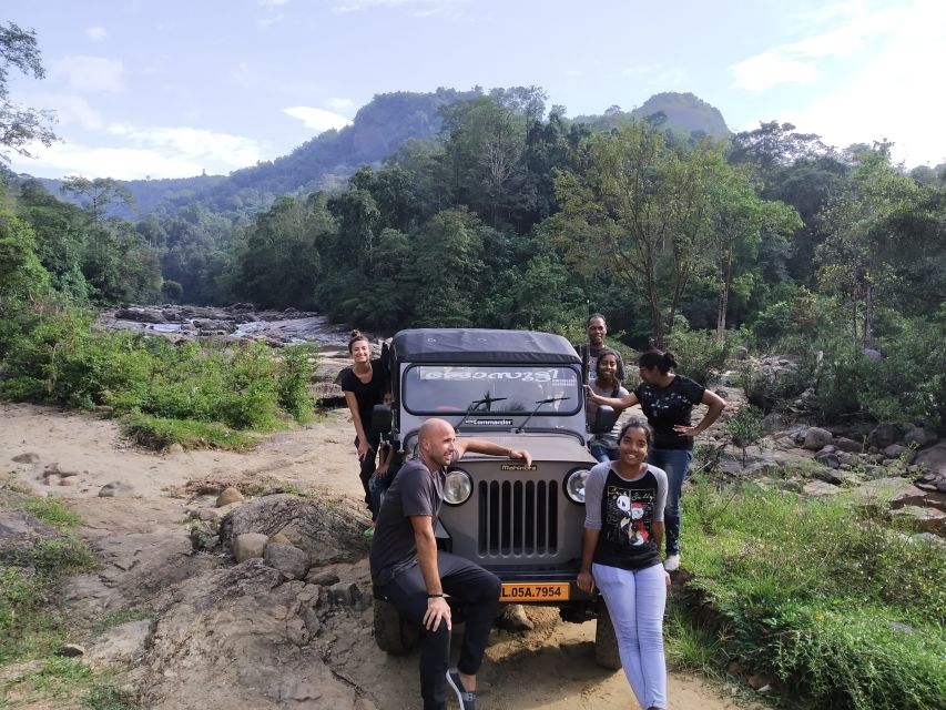 Munnar: Tea Garden and Elephant Safari Trip by 4x4 - 33 Waterfalls, Hanging Bridge (6th mile), and the off-road rhythm