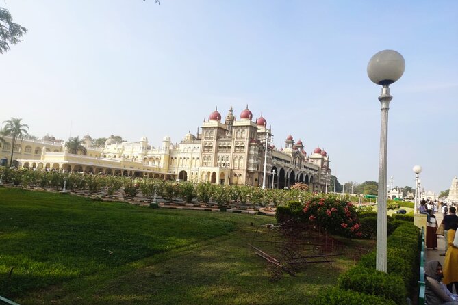 Mysore Palace + Jaganmohana Art Gallery + Devaraja Market = Mysore Heritage Walk - Price and logistics: what you’re actually paying for