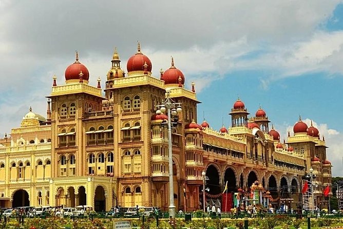 (Mysuru) Mysore Day Out - A Royal Experience Private Tour from Bangalore - Chamundi Hills: legend with a view