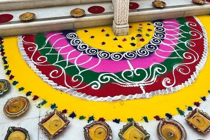 Old Bangalore Historical Walk thro Palace, Temples, Fort & Market - Stop 5: Shri Adinath Jain Shwetamber Mandir, quiet carvings and inlay work