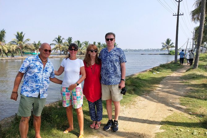 One hour Backwater Tour and tuk tuk tour in kochi with pickup - Kerala backwaters cruise in one hour: how to get the most from the boat ride