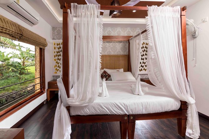 Private 3 Bedroom Luxury Houseboat Trip in Alleppy Backwaters - Entering Alleppey from the right starting point (and why it matters)