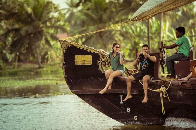 Private Kerala Backwaters Houseboat Cruise with Lunch from Kochi - Inside a Kerala Kettuvallom: What the Ride Feels Like
