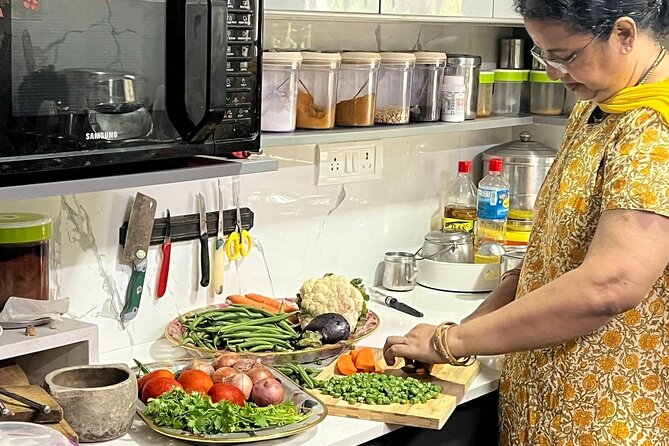 South Indian Vegetarian Cooking Class in Chennai with Meena - Finding Meena in Alwarpet and Tailoring the Menu