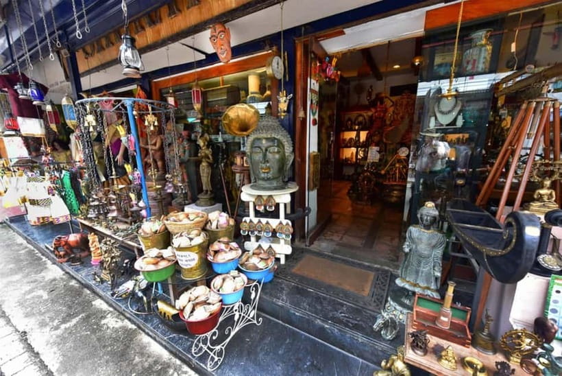 Stories of Jew Town: Guided Heritage Walk in Kochi - Mattancherry Palace (Dutch Palace): Kerala architecture with Dutch-era artwork