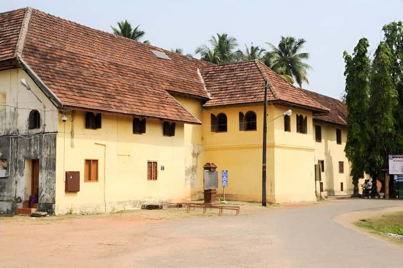 Stories of Jew Town: Guided Heritage Walk in Kochi - Jewish Cemetery: what the surviving markers say