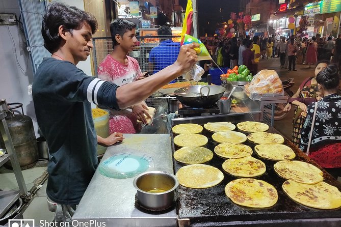 Street Food walking tour in Bangalore with a food evangelist - Guides and small groups: why a food evangelist feels different