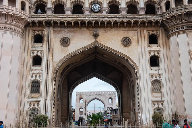 The City of Pearls Walking Tour - A Peep into Mecca Mosque: Nizam Stories Behind the Walls