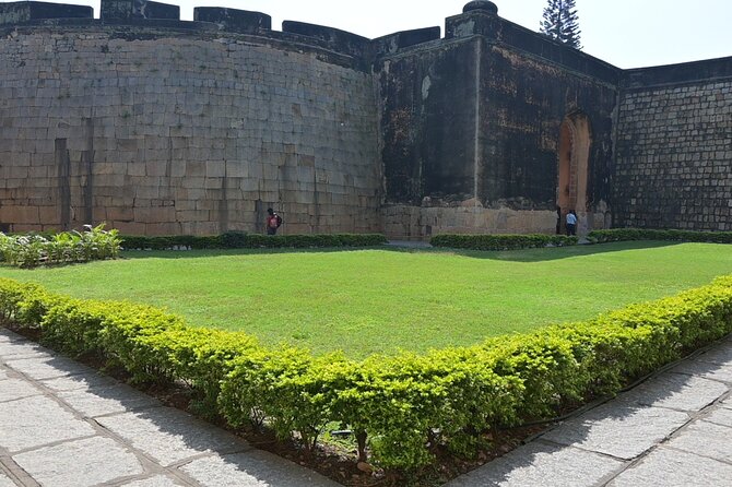 Tipu Palace + Koté Vishnu + Fort + KR Market + Jain Temple = Bengaluru Pété Walk - Price and Logistics: Does $33.55 Actually Make Sense?